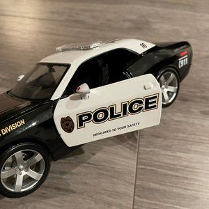 MAISTO 1/18 Scales Police car